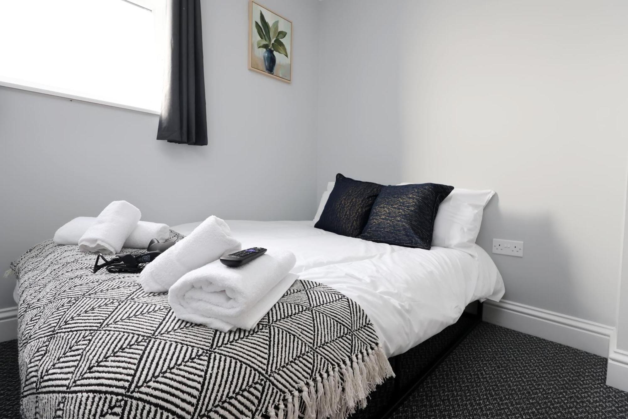 En-Suite Double Rooms, Smart Tv Comfy Style Llanelli Exterior foto