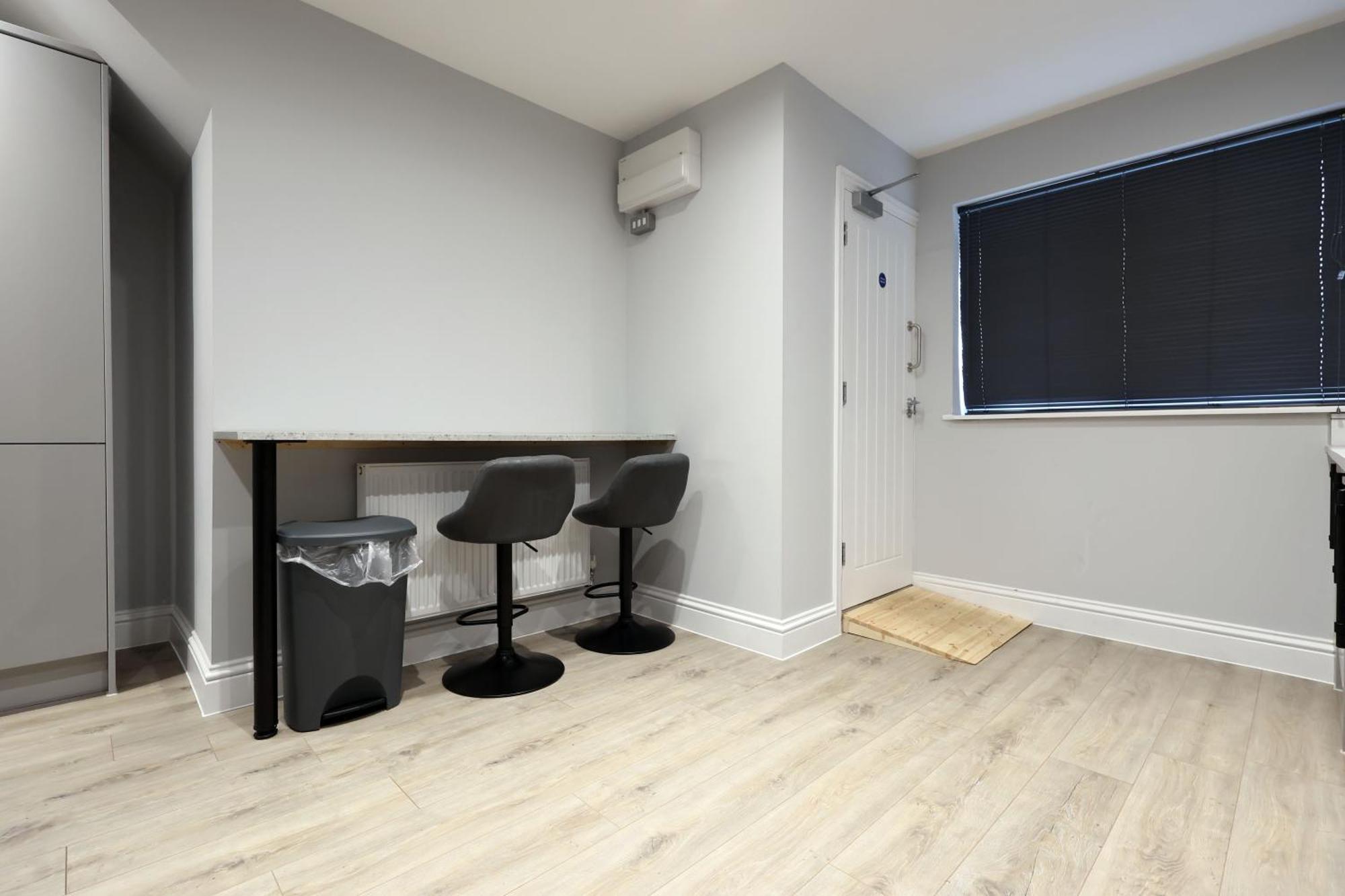 En-Suite Double Rooms, Smart Tv Comfy Style Llanelli Exterior foto